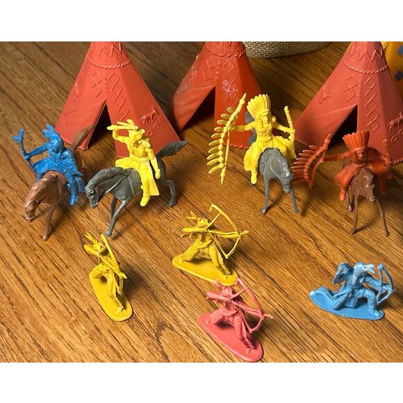 Vintage Wild West Toy Teepee, Horses, Canoe’s Figures Play Set Plastic - Picture 9 of 10